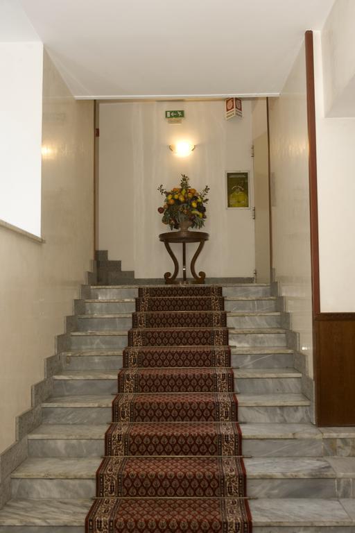 ホテル ドームス アヴェンティーナ ローマ エクステリア 写真